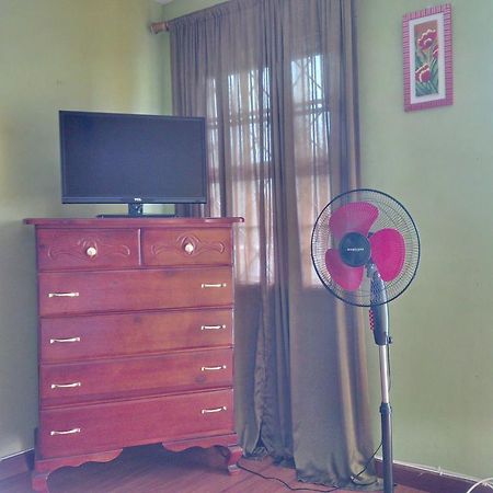 Impeccable Guest Rooms 2 Кингстън Стая снимка