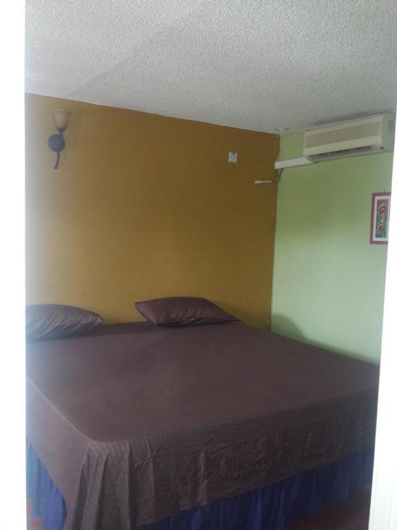 Impeccable Guest Rooms 2 Кингстън Стая снимка