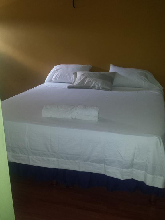 Impeccable Guest Rooms 2 Кингстън Стая снимка